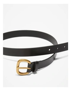 Skinny Solid Buckle Belt in Black