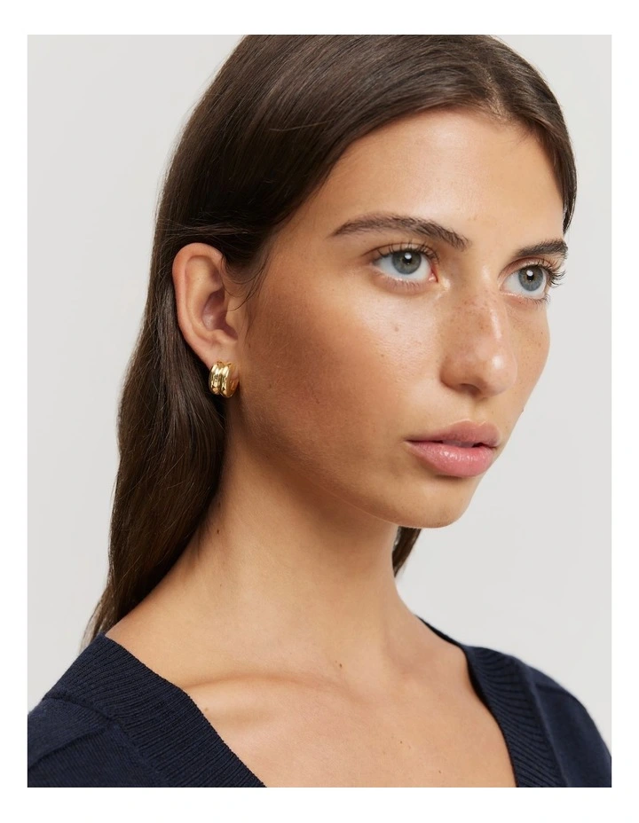 Remi Hoop Earring in Gold image 2
