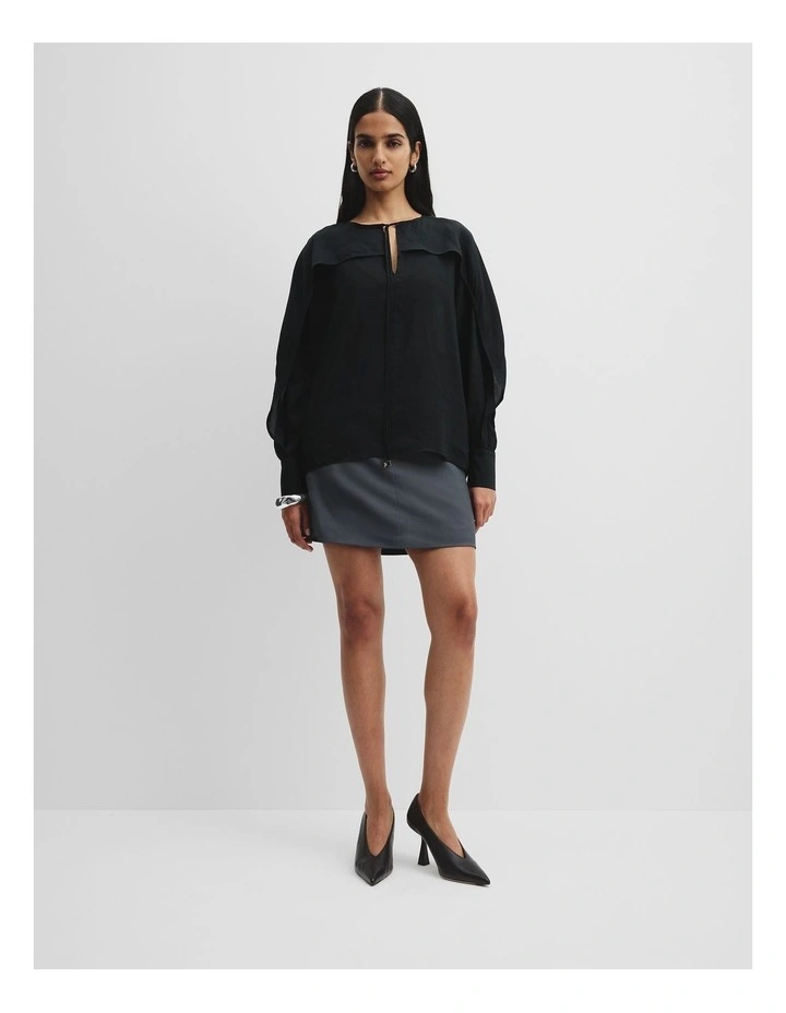 Soft Ruffle Popover in Black image 3