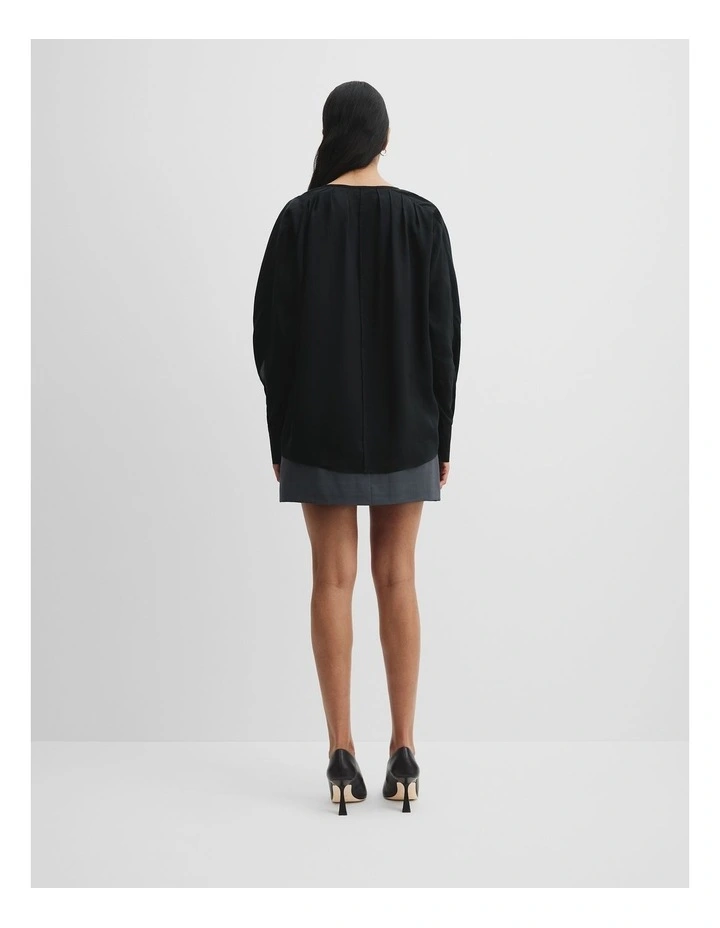 Soft Ruffle Popover in Black image 4