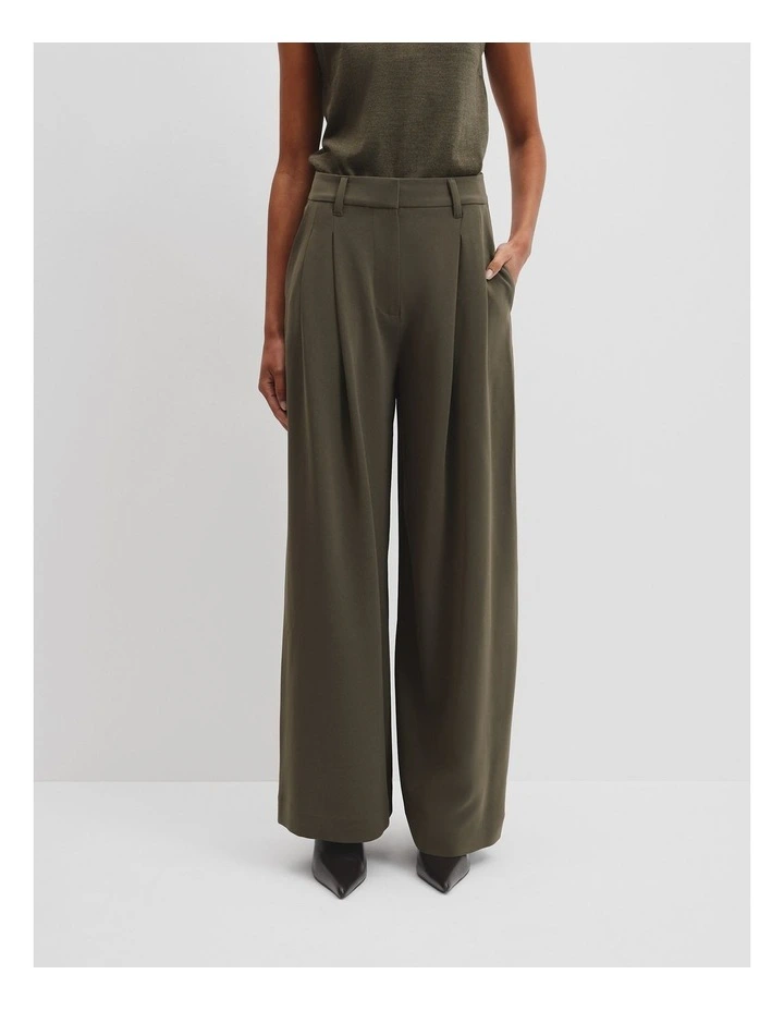 Soft Pleat Pant in Kelp image 2