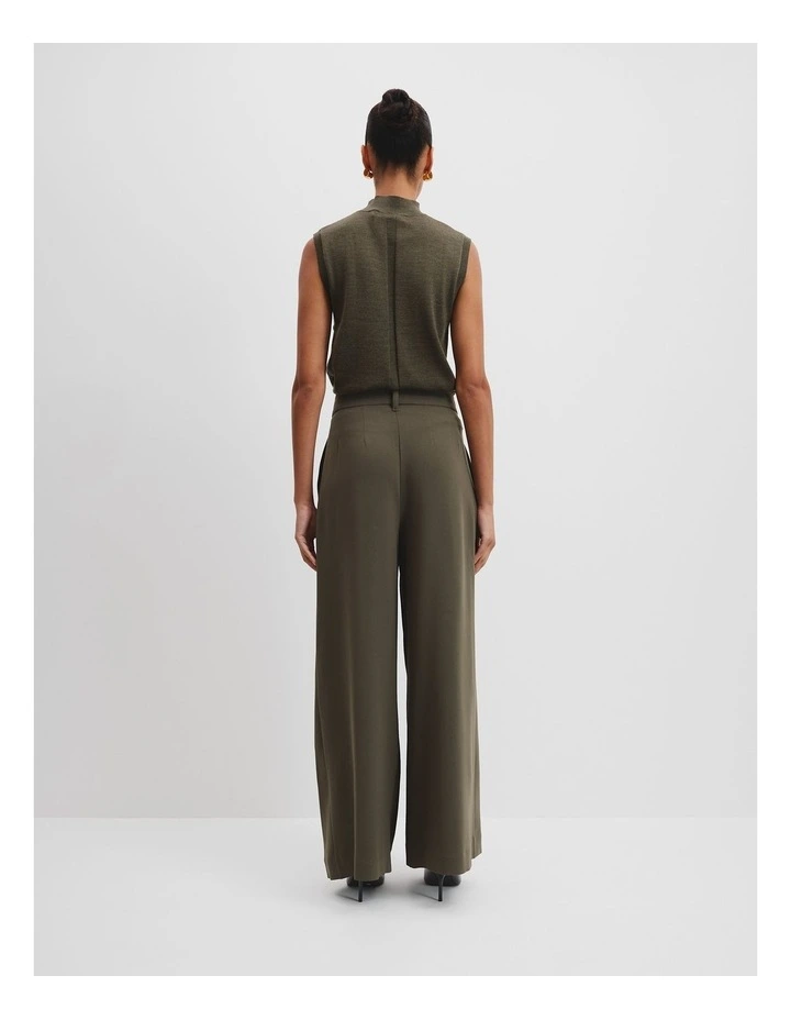 Soft Pleat Pant in Kelp image 4