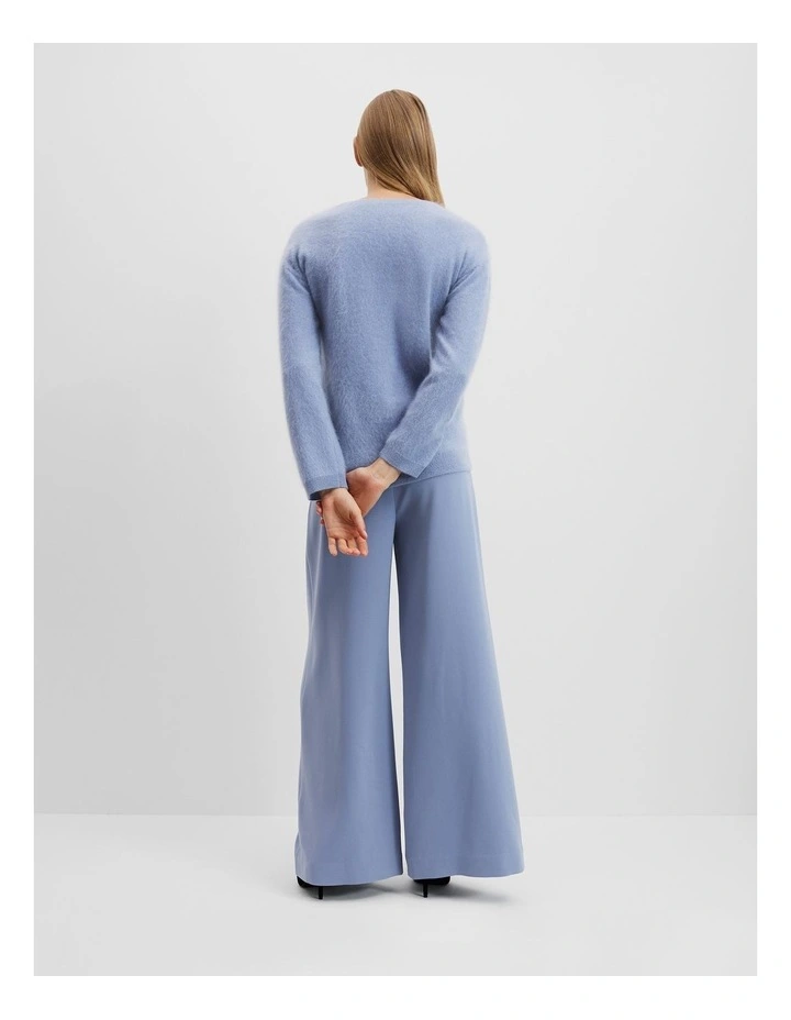 Cashmere V-neck Neck Knit in Steel Blue image 4