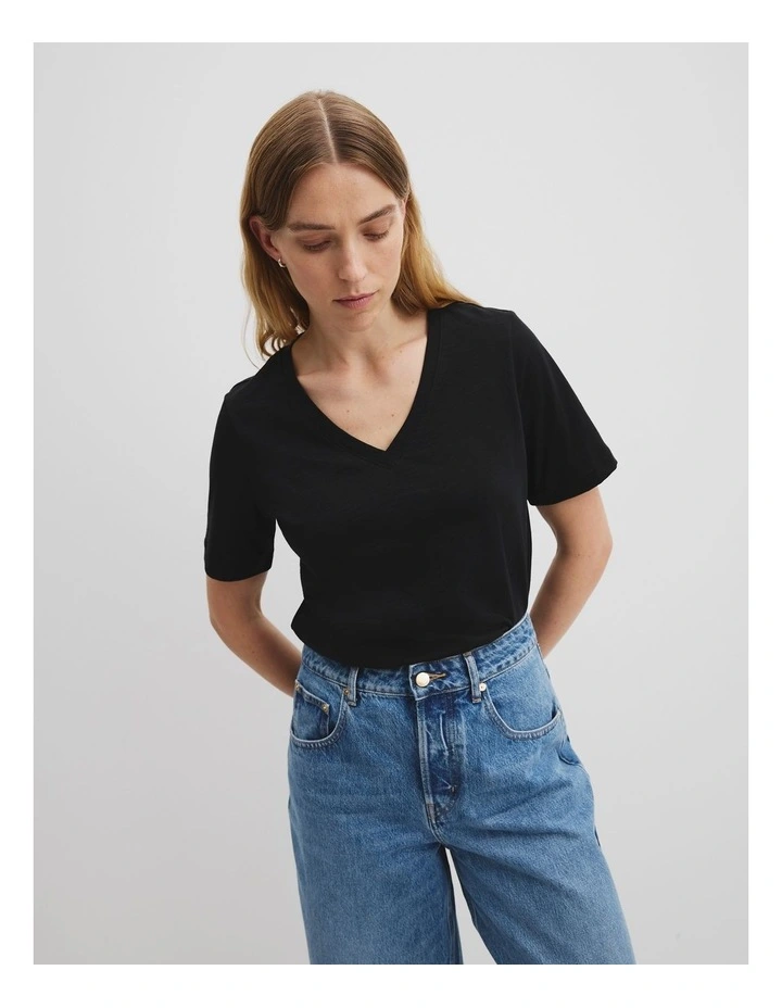 Short Sleeve V-Neck T-shirt in Black image 2