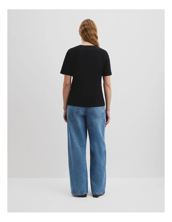 Short Sleeve V-Neck T-shirt in Black image 4