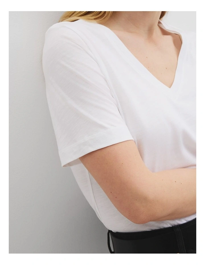 Short Sleeve V-Neck T-shirt in White image 2