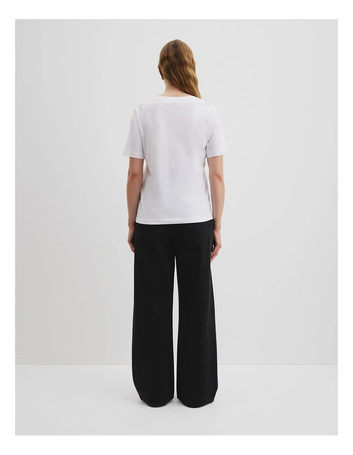 Short Sleeve V-Neck T-shirt in White image 4