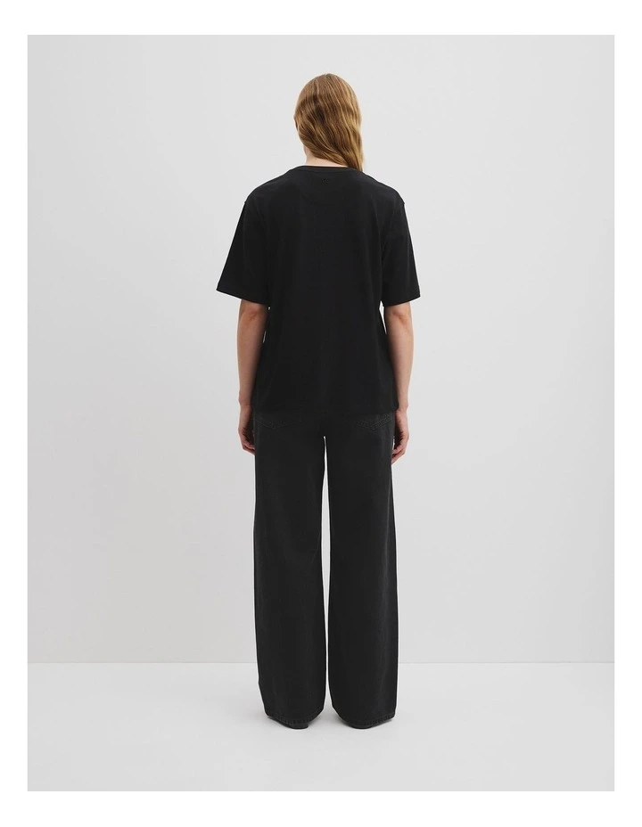 Short Sleeve Relaxed T-shirt in Black image 4