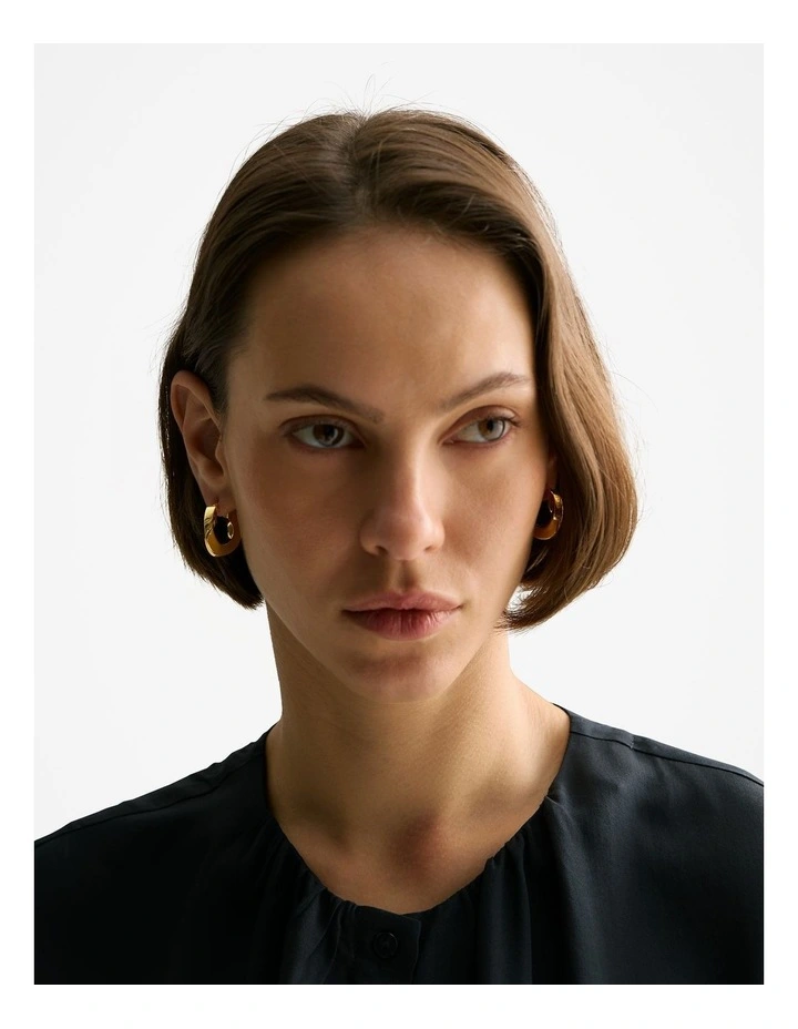 Vera Hoop Earrings in Gold image 2