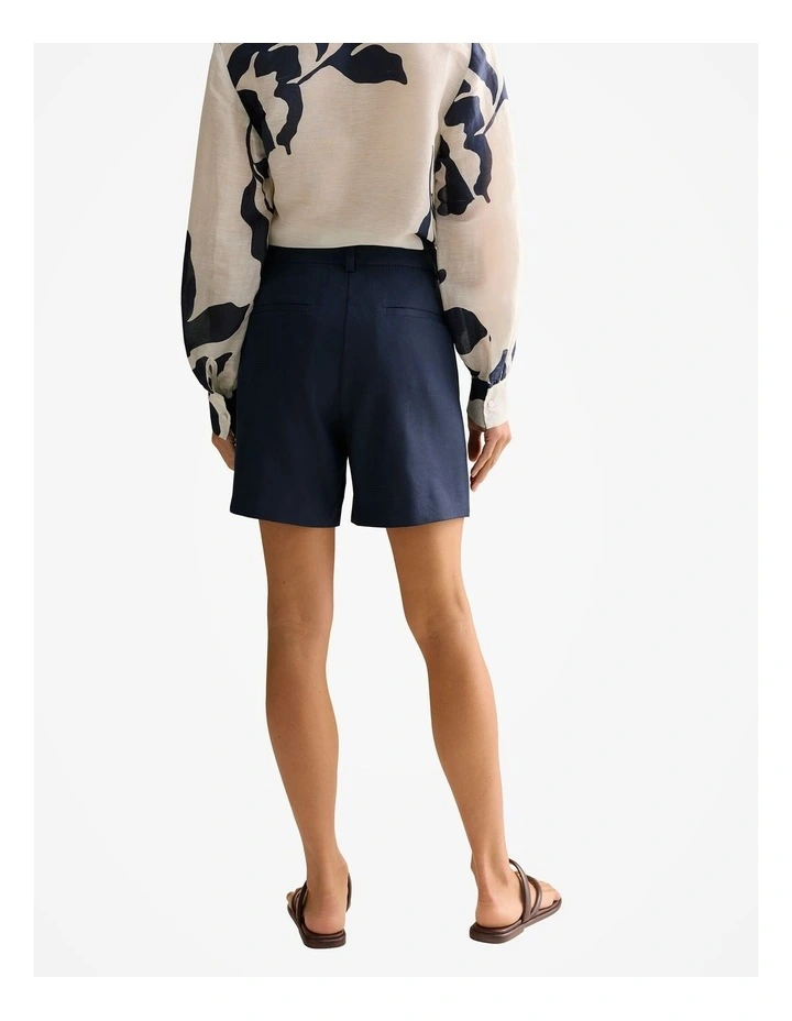 Linen Blend Twill Smart Short in Navy image 4