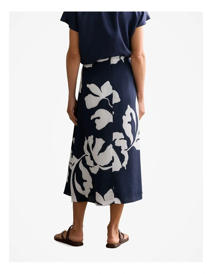 Palm Print Pleat Detail Skirt in Navy image 4