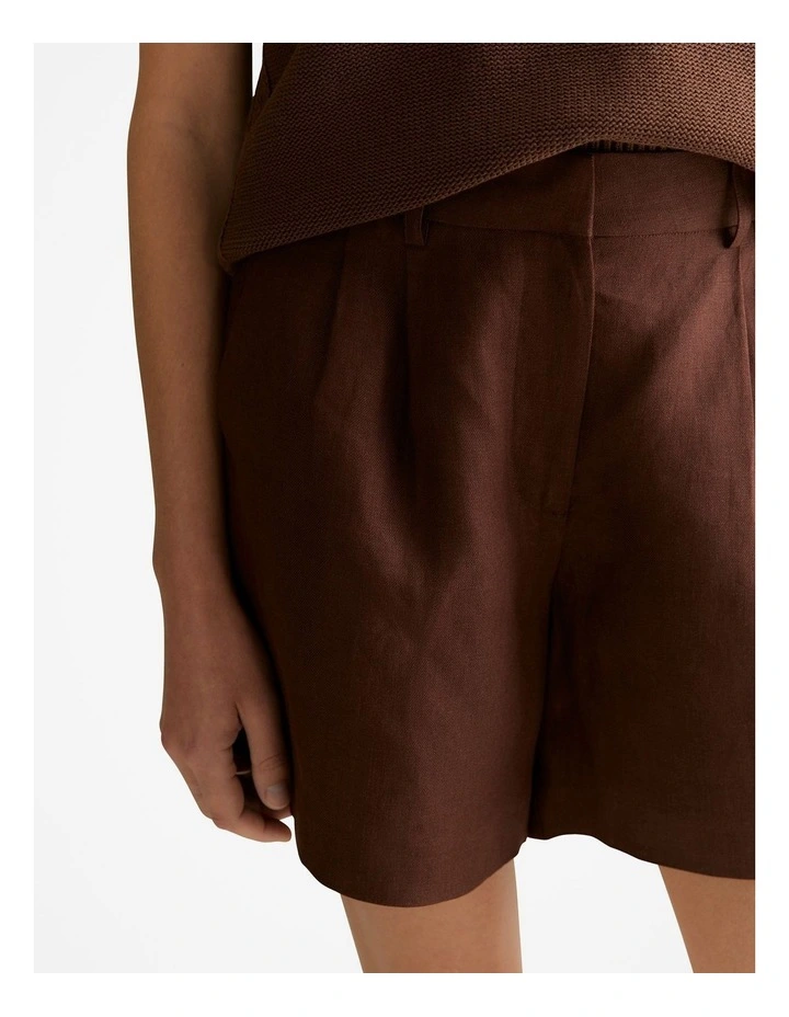 Linen Twill Pleat Detail Short in Chocolate image 3