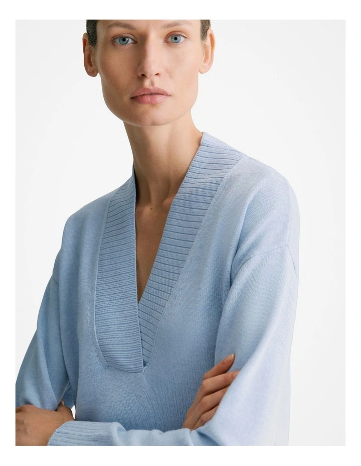 Cotton Cashmere Relaxed V Neck Knit Jumper in Cornflower image 3