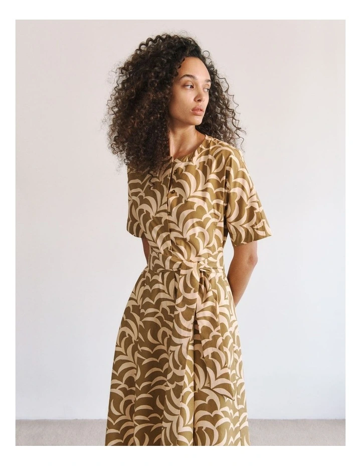 Fern Leaf Poplin Short Sleeve Dress in Golden Brown image 2
