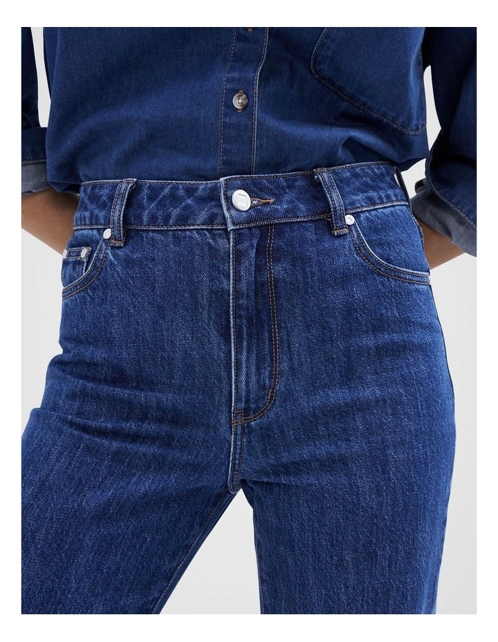 Classic Straight Fit Jean in Light Vintage image 5