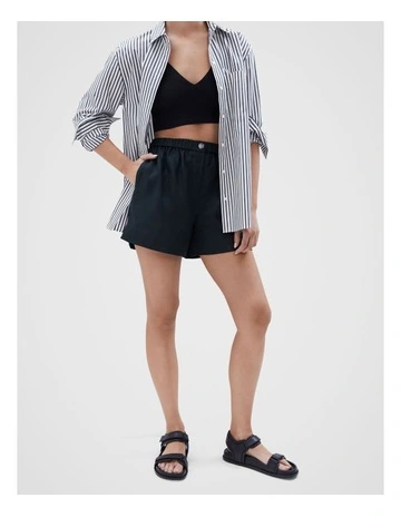 The Essential Linen Short in Black