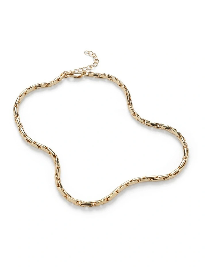 Lizzie Fine Link Necklace in Gold image 4