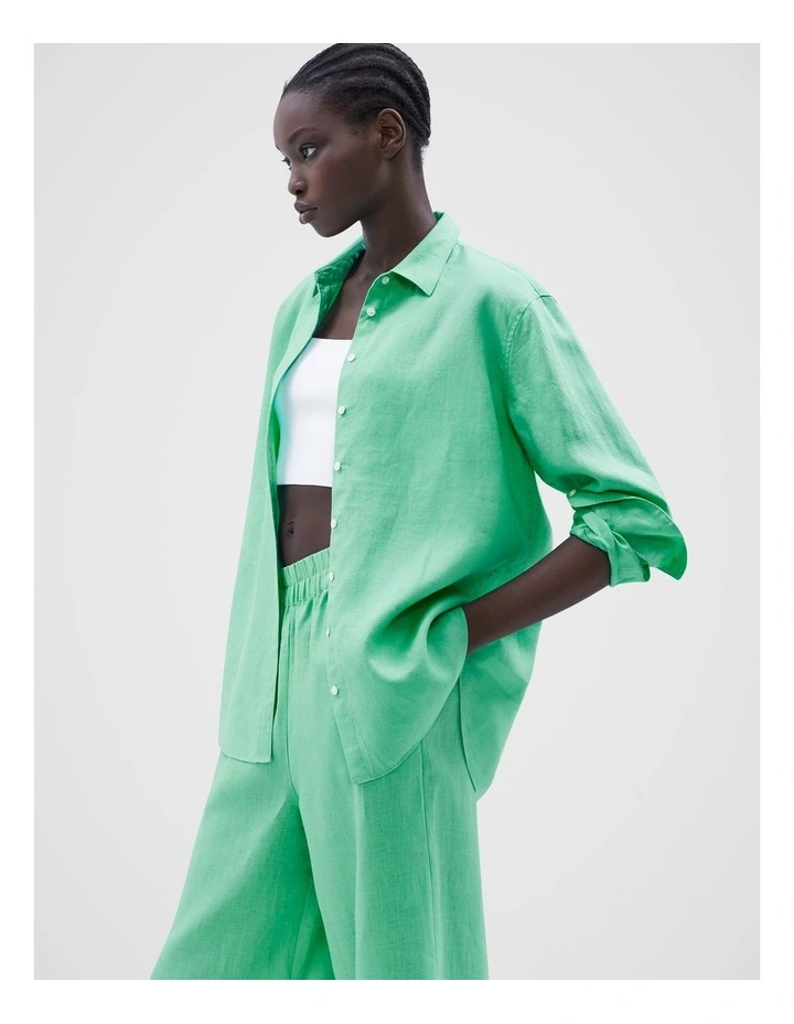 The Classic Linen Shirt in Mint image 4
