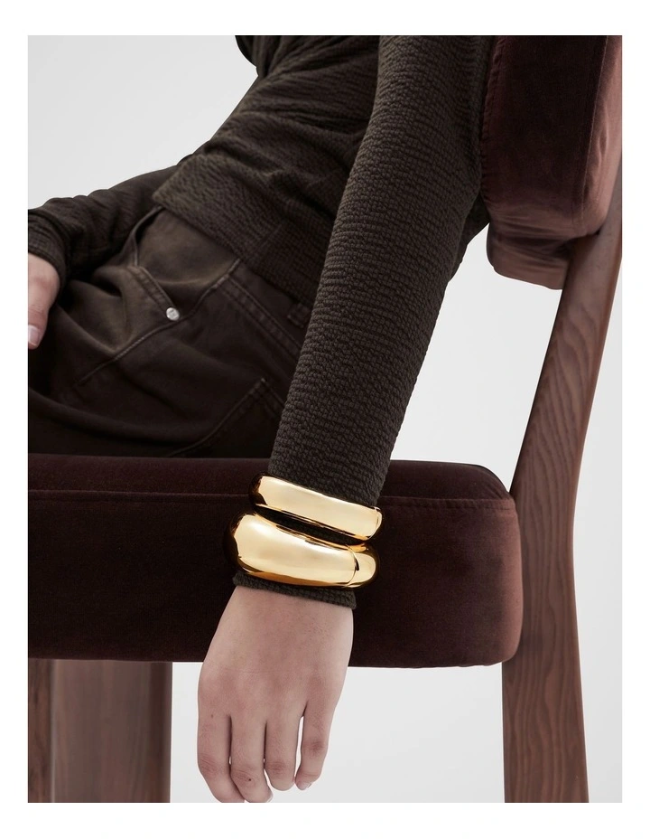 Alice Large Bangle in Gold image 1