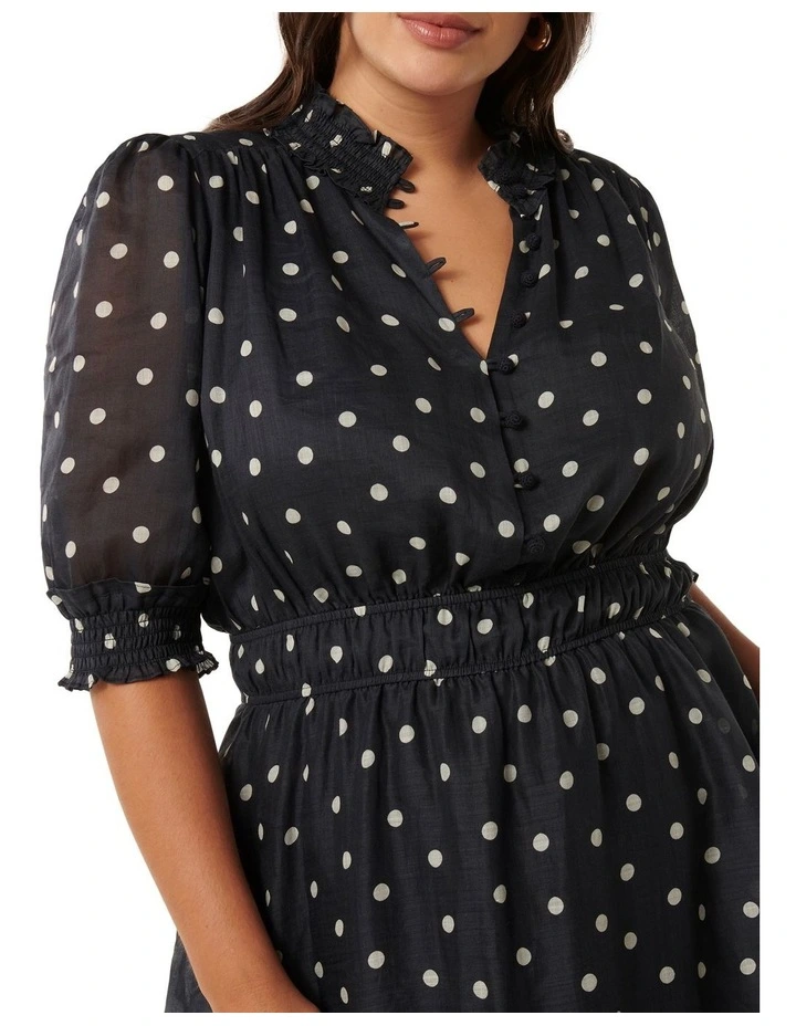 Shayla Cuff Detail Midi Dress in Navy image 4