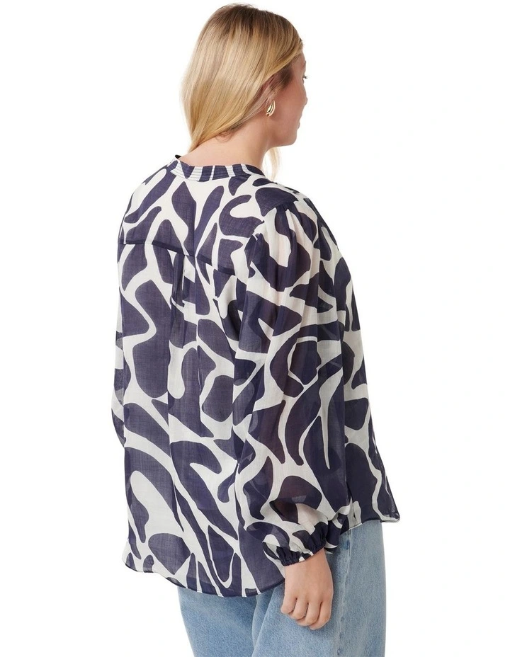Adaline Curve Ramie Blouse in Navy image 2