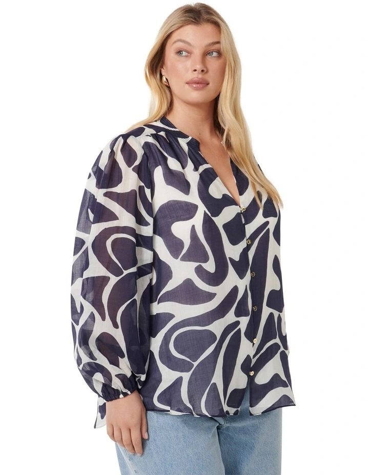 Adaline Curve Ramie Blouse in Navy image 3