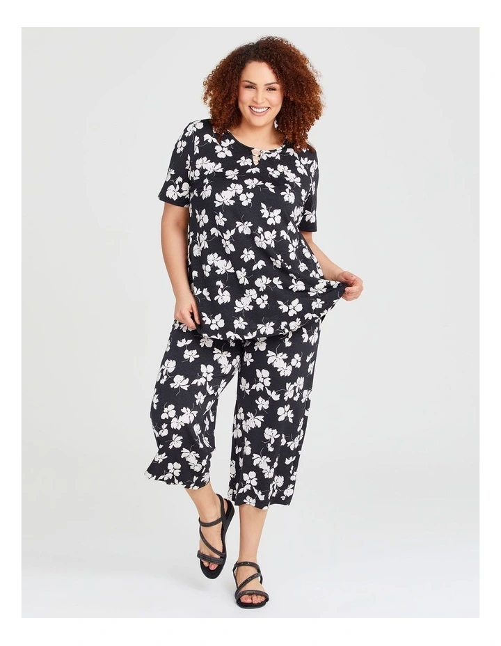 Scoop Neck Short Sleeve Top in Black/Ivory image 4