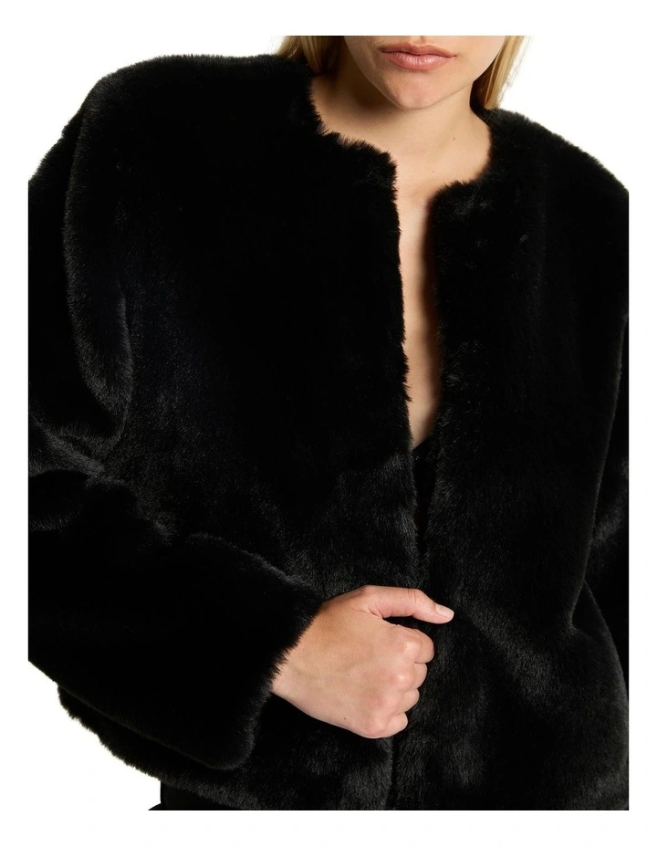 Chubby Hug Coat in Black image 5