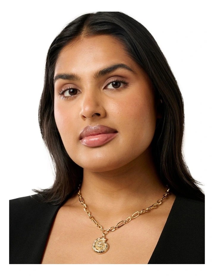 Signature Selene Shell Pendant in Gold image 2