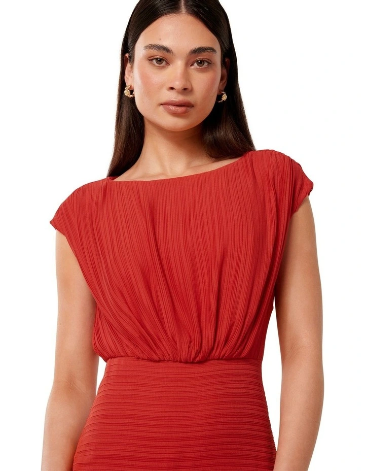 Lila Crinkle Maxi Dress in Ruby Red image 4