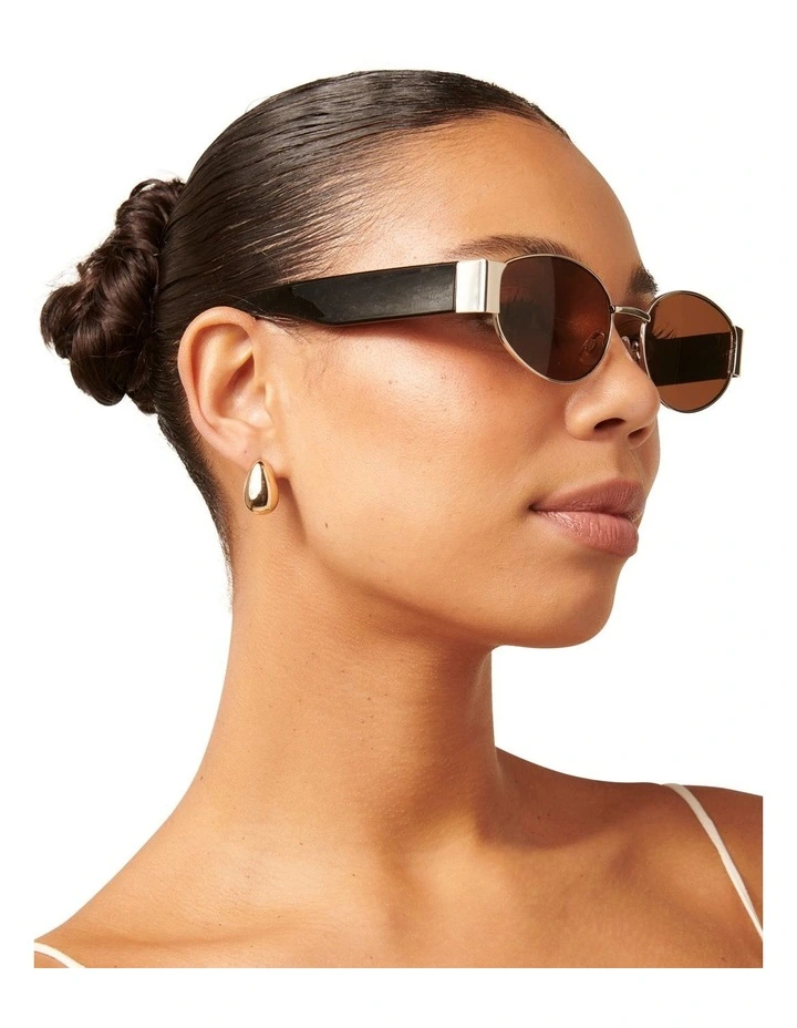 Cierra Metal Frame Sunglasses in Silver/Black image 2