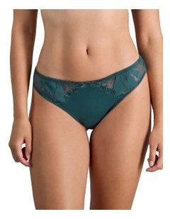 Margot Estelle Thong in Mediterranea