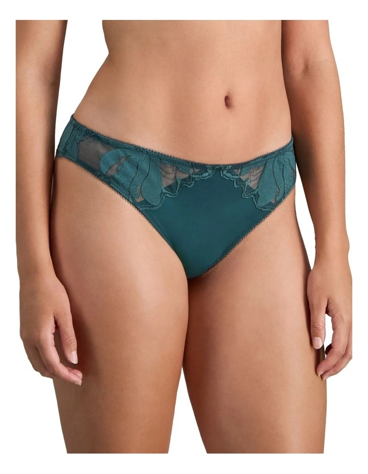 Margot Estelle Thong in Mediterranea image 3