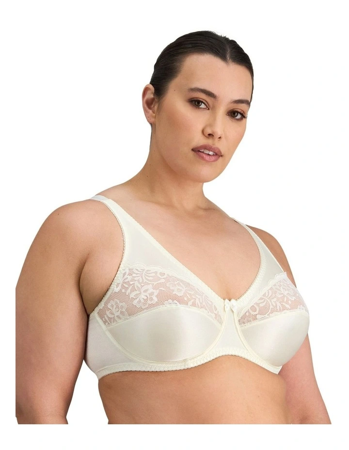 Classic Underwire Underwire Bra in Ivory image 3