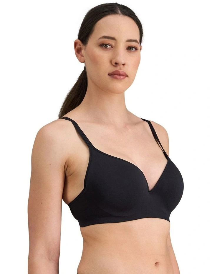 Simply Seamless Contour Bra in Black image 3