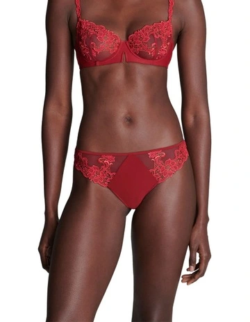 Saga Thong in Red