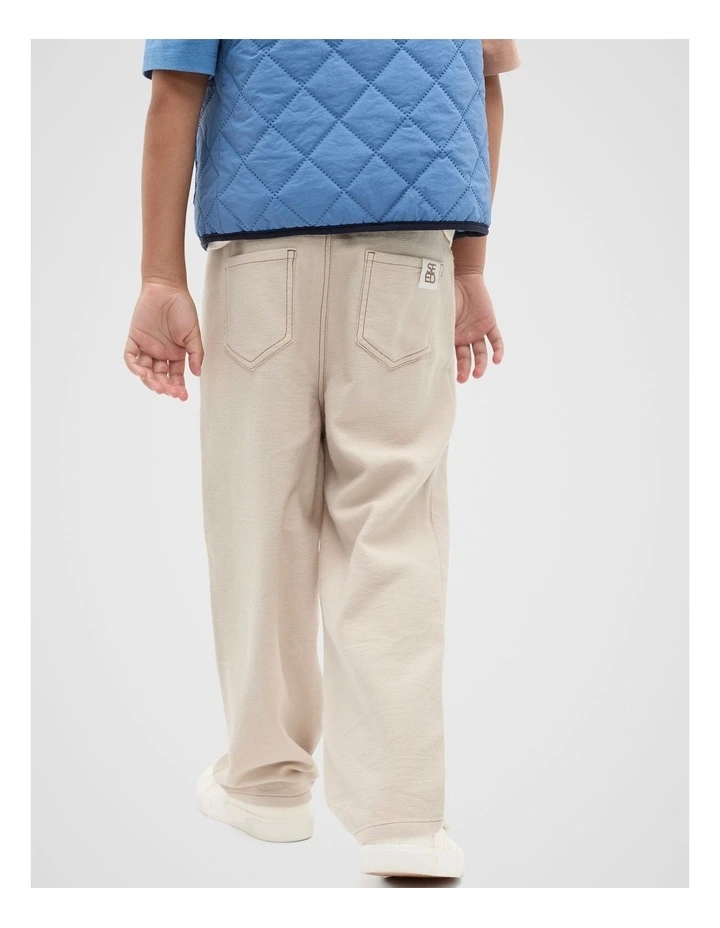 Relaxed Jeans in Putty image 2