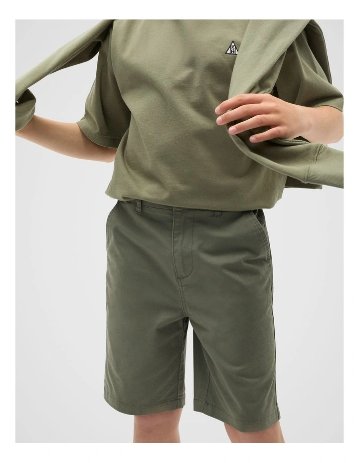 Chino Shorts in Vintage Khaki image 4