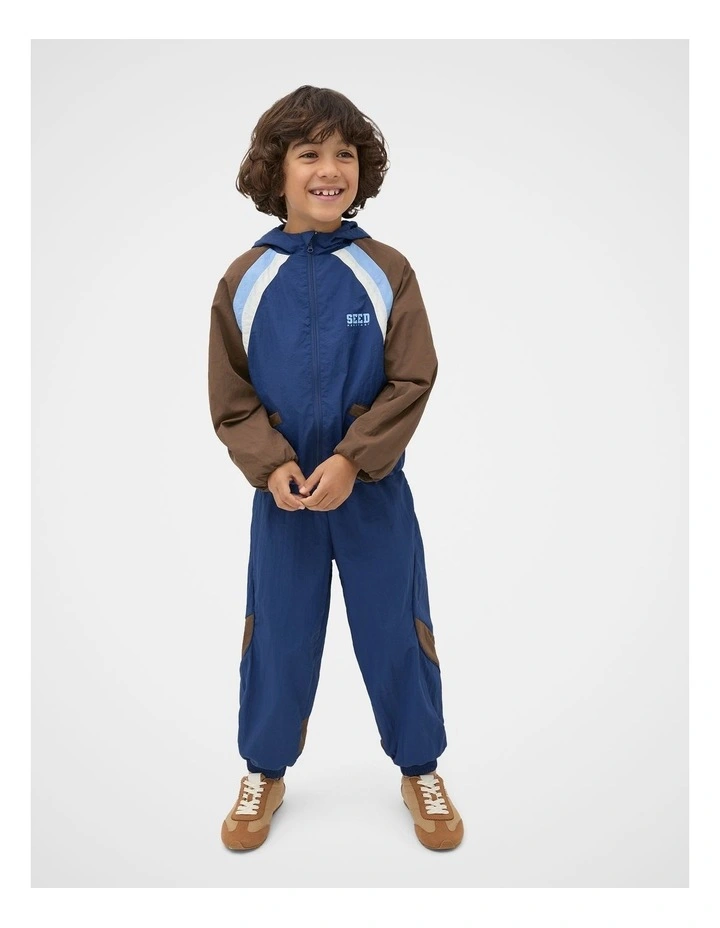 Core Logo Spray Jacket in Multi image 3