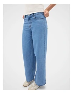 Core Straight Jean in Mid Classic