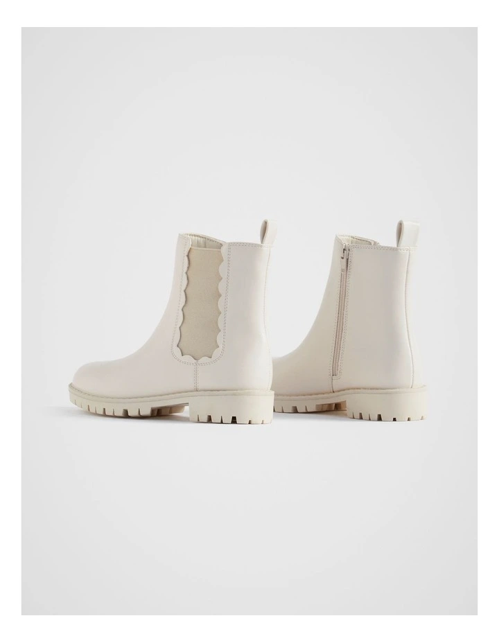Scallop Gusset Boot in Creme image 3