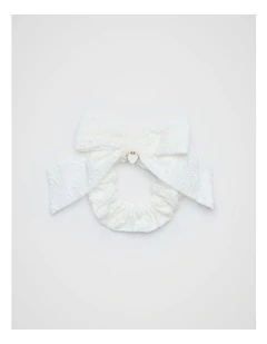 Broderie Charm Bow Scrunchies in Canvas