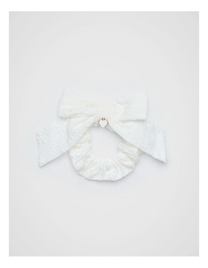 Broderie Charm Bow Scrunchies in Canvas image 1