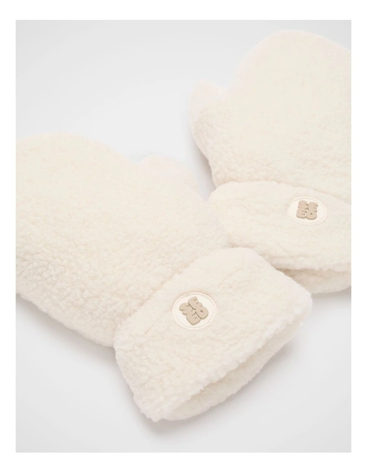 Cosy Mittens in Classic Cream image 3