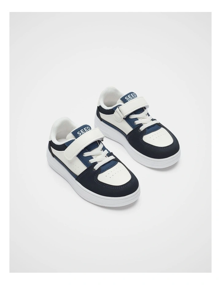 Lifestyle Sneaker in French Navy image 3