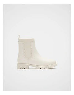 Scallop Boot in Classic Cream