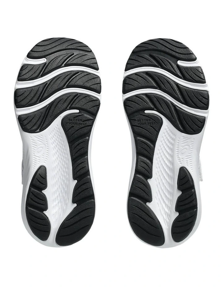 Contend Sport Shoes in White image 6