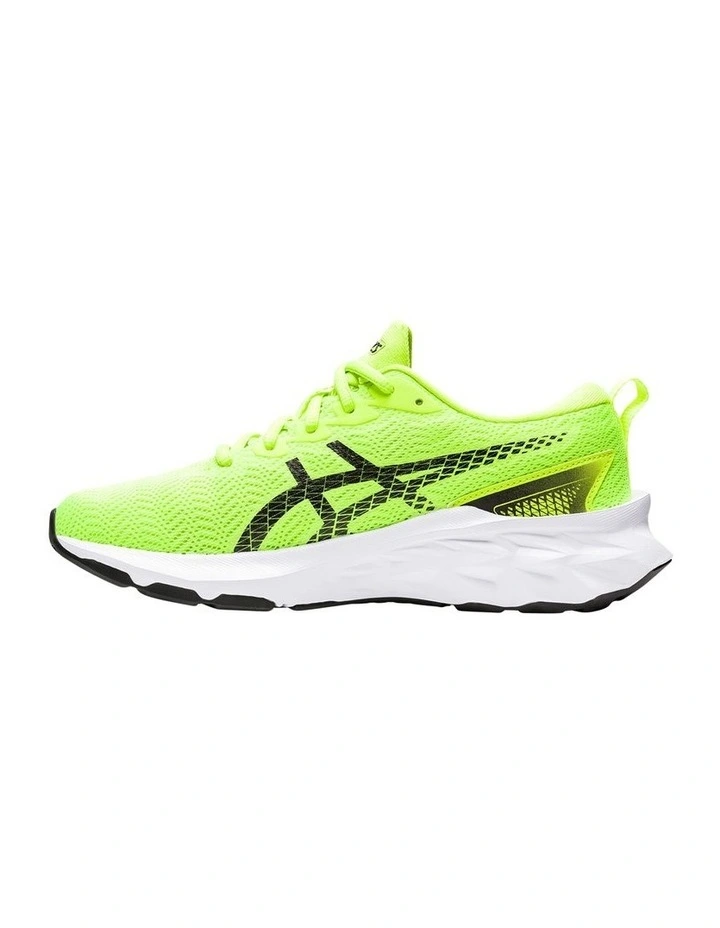 Novablast 2 Grade School Green Sport Shoes image 2