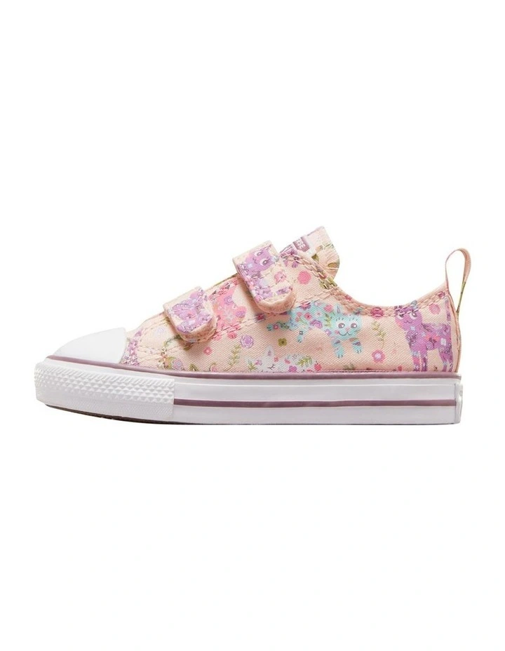 Chuck Taylor All Star 2V Feline Florals Sneakers in Pink image 2