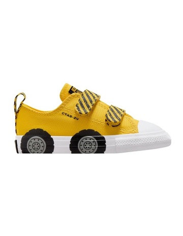 Chuck Taylor All Star 2V Car Infant Sneakers in Yellow